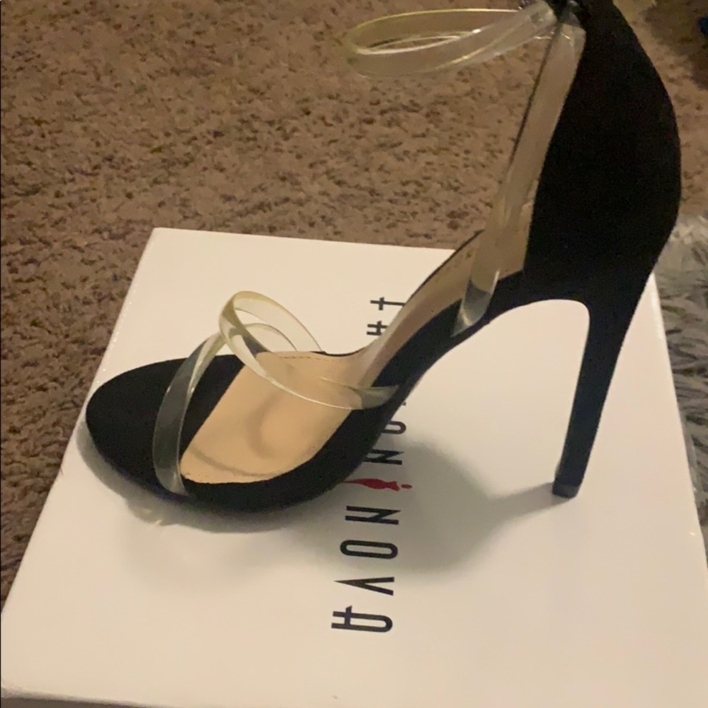 Fashinnova shoes size 7.